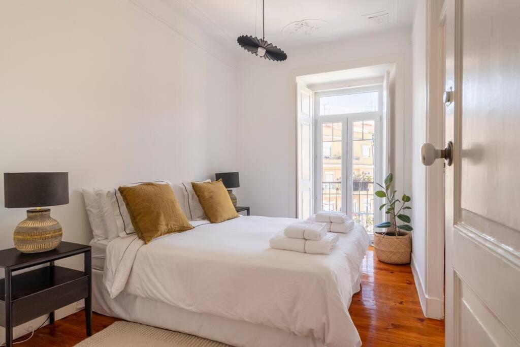 Casa Flores 4br + Office Space And A/c Apartamento Lisboa