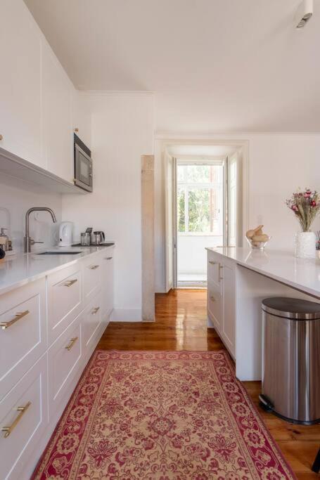 Casa Flores 4br + Office Space And A/c Apartment Lisbon