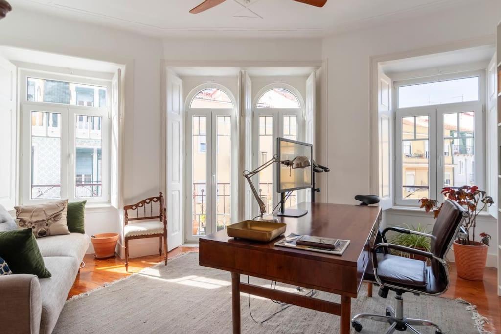 Apartment Casa Flores 4br + Office Space And A/c Lisbon