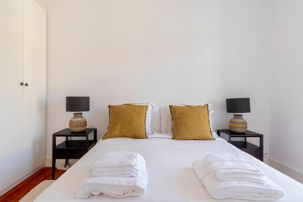 Casa Flores 4br + Office Space And A/c Apartamento Lisboa